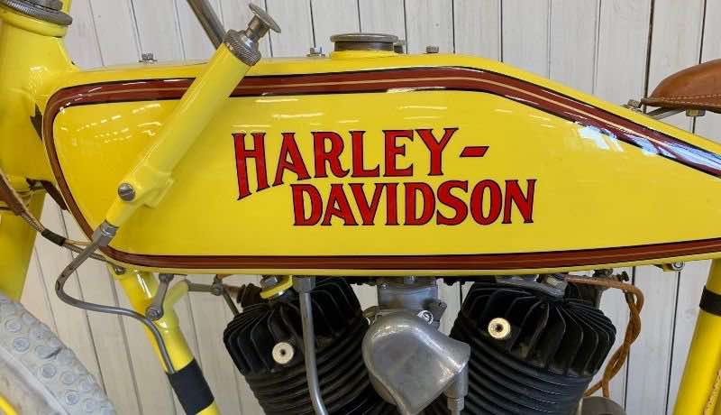 8 Gorgeous Classic Harley Davidsons featured